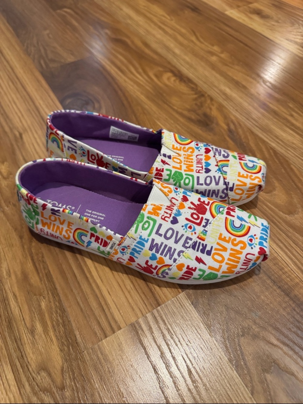 Toms Unity Pride Alpargata slip-on's . Unity/Love/Pride. Women’s 7